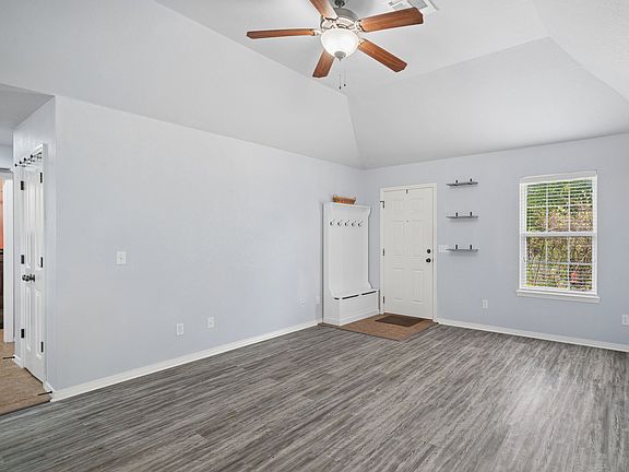 5th image of 611 N Elizabeth St