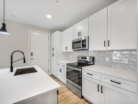 5th image of 700 3rd Ave S #280