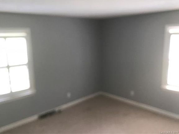 3rd image of 134 E Meadowview Dr