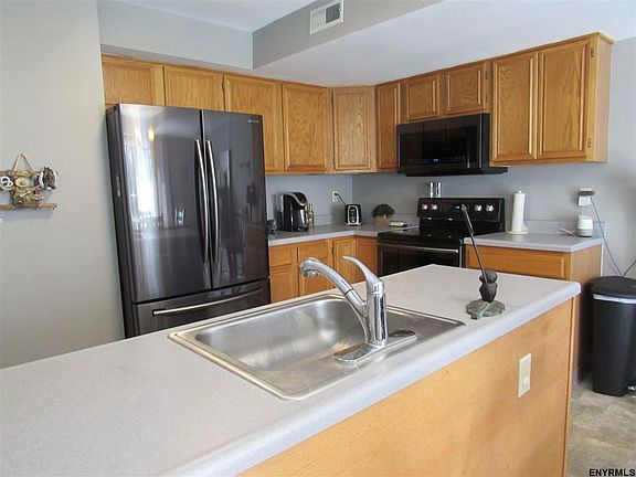 4th image of 102 Marsdale Ct