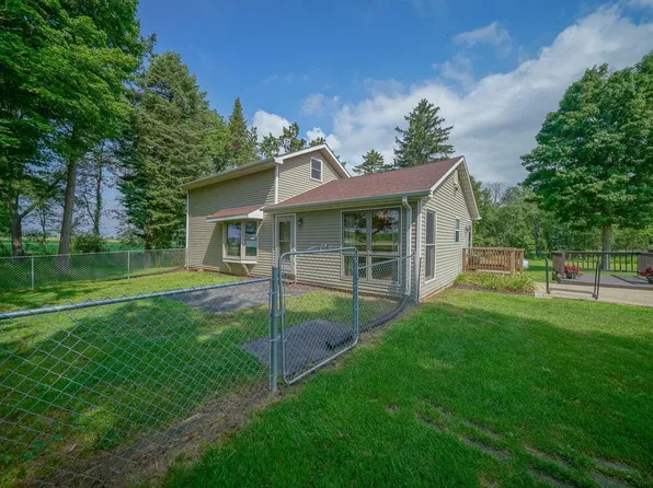 13855 W State Rd, Pecatonica, IL 61063