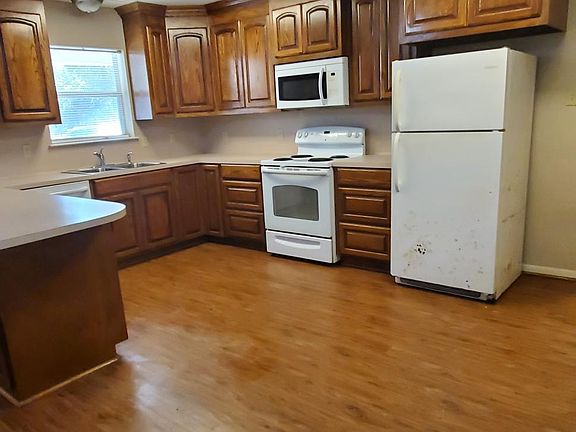 Custom red oak cabinetry, full extension drawers and raised panel doors