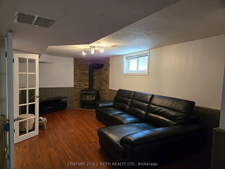 105 Chieftain Cres #BACHELOR — Photo 3