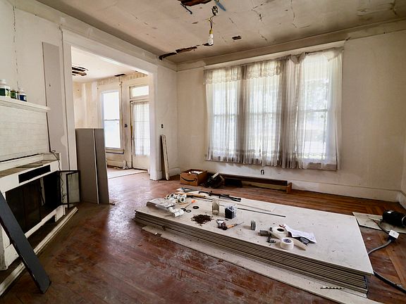 5th image of 3108 Madison St