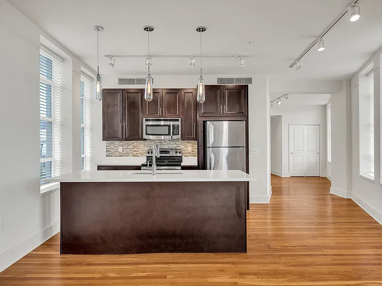 The Howard Luxury Apartments — Photo 8