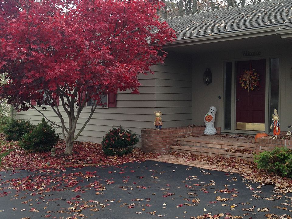 1st image of 8890 Echo Lake Dr NE