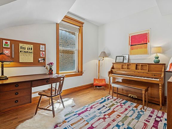 5th image of 1056 N Leavitt St #1F