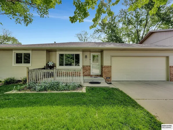 6220 S 53rd St, Lincoln, NE 68516