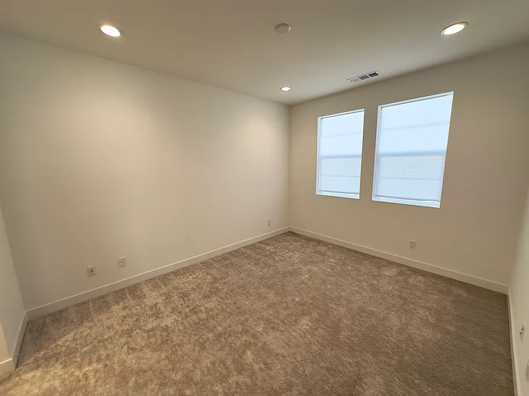 2209 N Cordon Gln — Photo 6