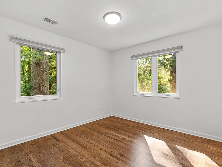 109 Devon Ct — Photo 19
