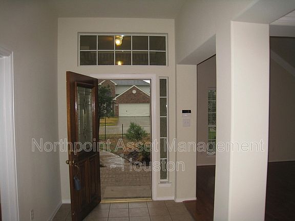 3rd image of 9815 Memorial Crossing Dr
