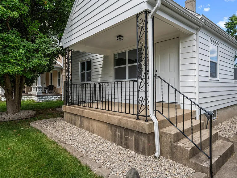 1210 Arbor Ave — Photo 2