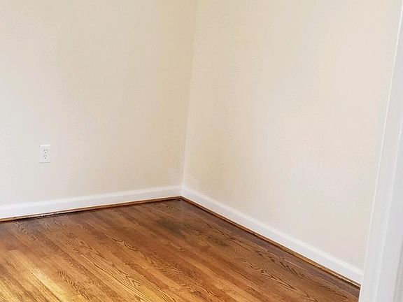 5th image of 124 Courtney Ave NE