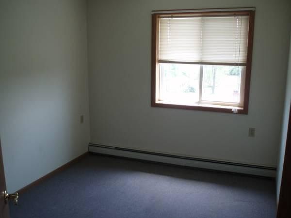 2nd image of 234 Towyn St APT 6