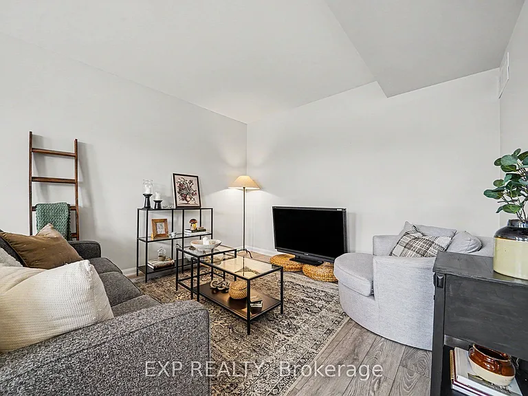 108 Teelin Cir — Photo 6