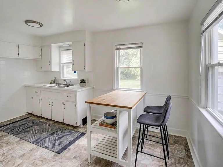 1343 Victory Dr — Photo 18