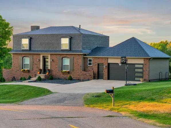 25 Red Fox Ln, Kearney, NE 68845