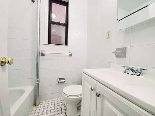 Rented by New York Dwellings LLC | media 20