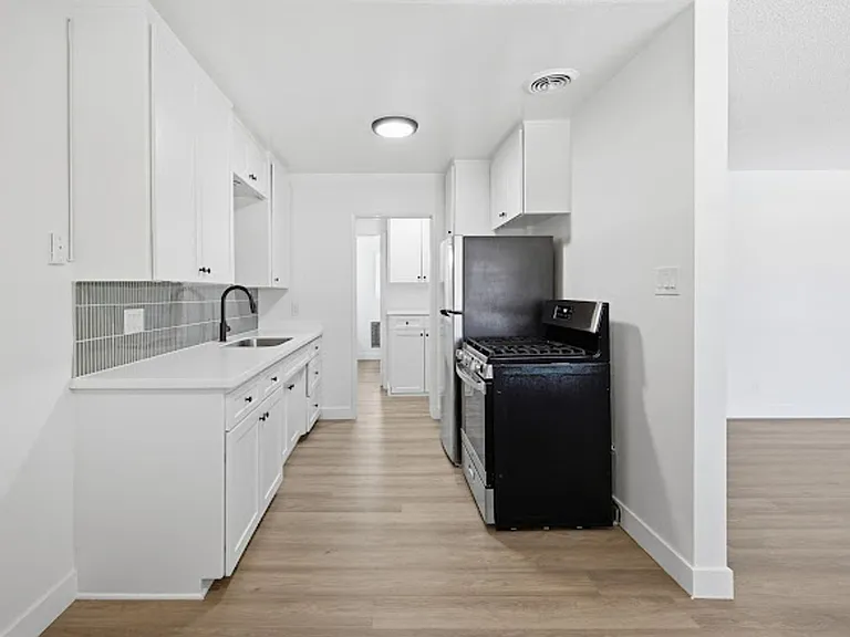 790 Coronado Ave — Photo 13
