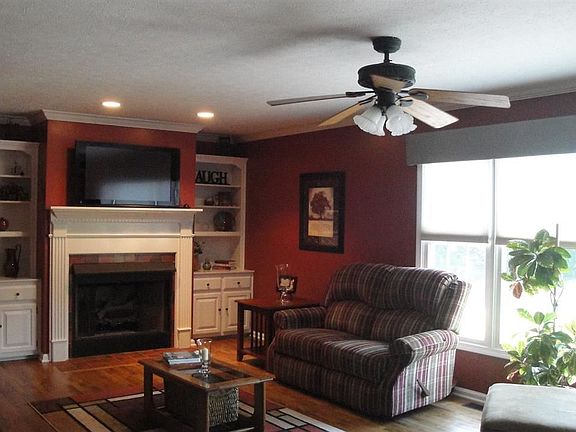 5th image of 131 Hilldale Ave