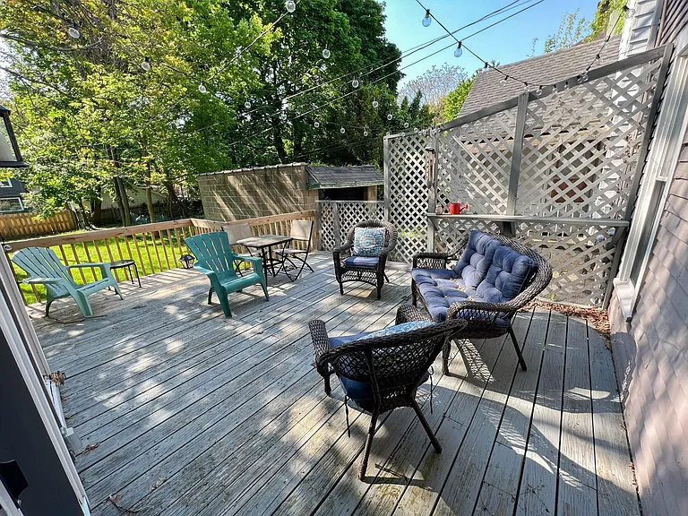 200 Laburnam Cres #1 — Photo 22