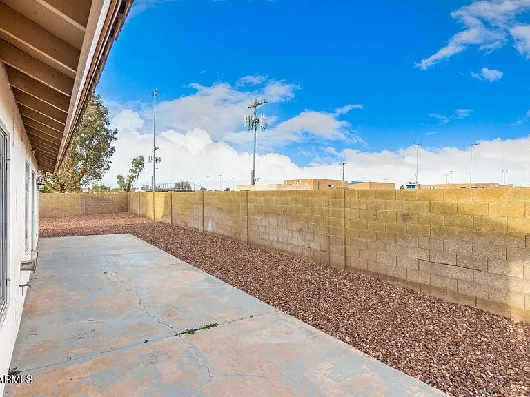 6585 N 77th Dr — Photo 35