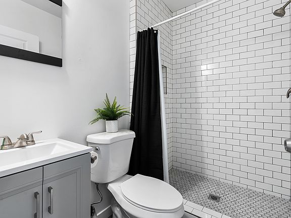 4th image of 4166 Cole Way