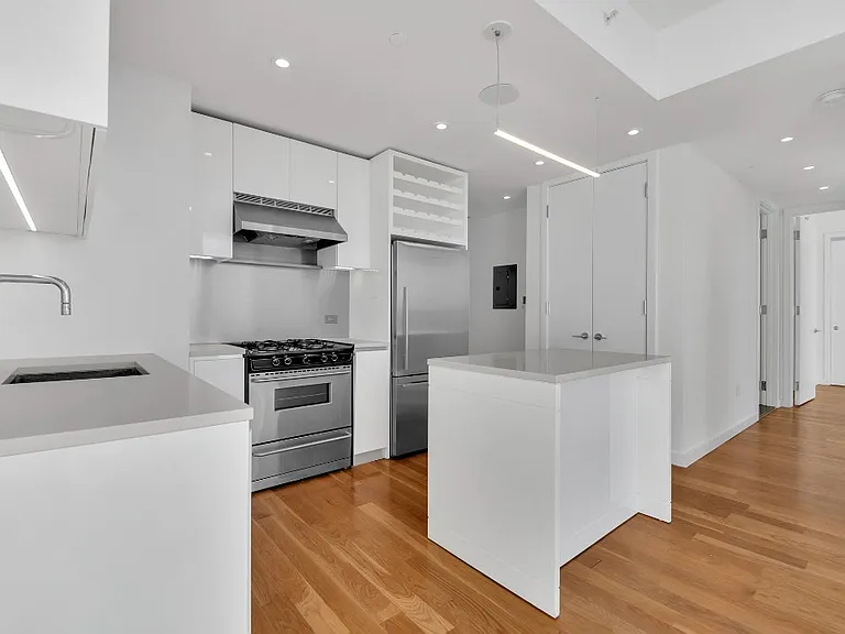 430 Albee Sq #15F — Photo 3