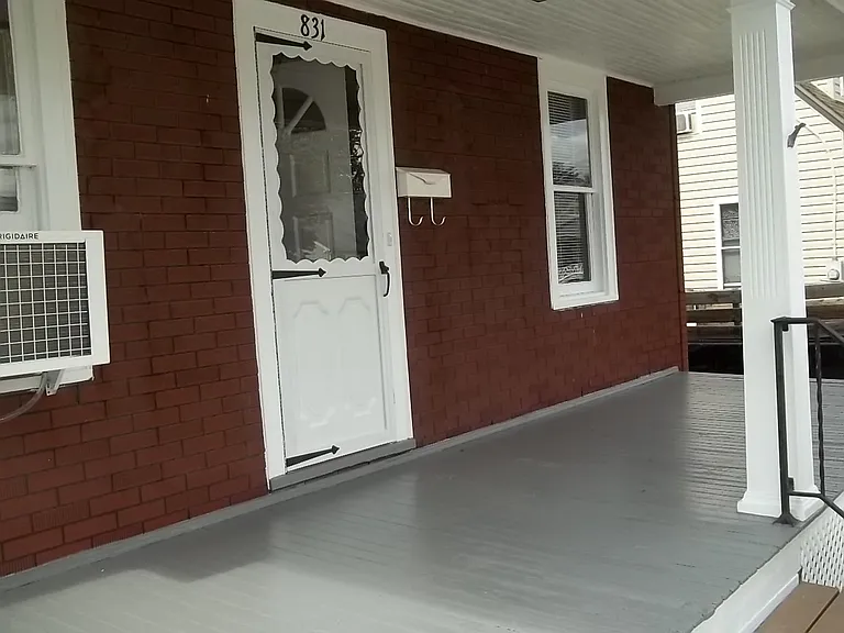 831 W Middle St — Photo 19