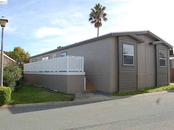 2nd image of 906 Dobrich Cir