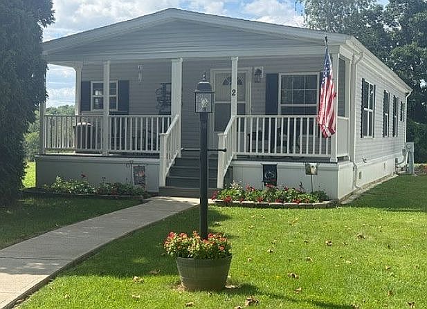 1st image of 2 Spruce Cir