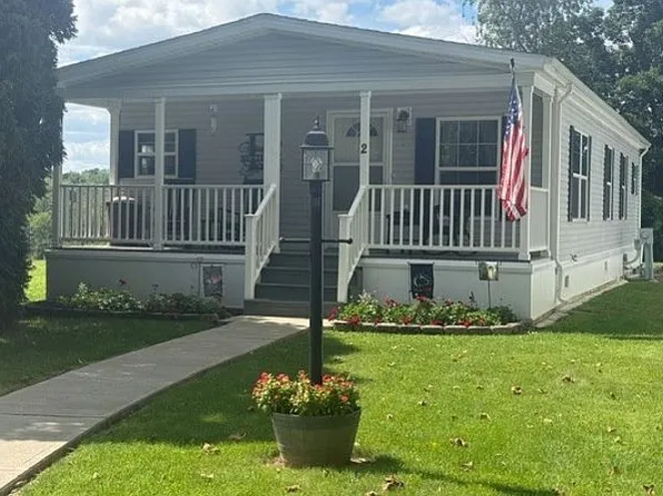 2 Spruce Cir, Bath, PA 18014
