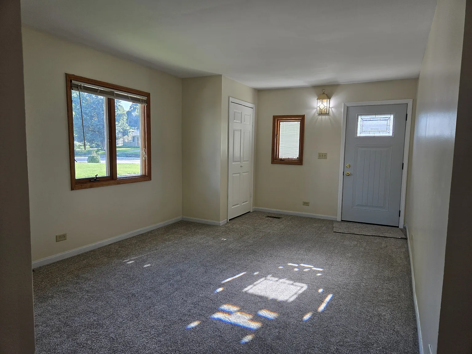 4 bed, 2127 sqft, $2,300 — Photo 3