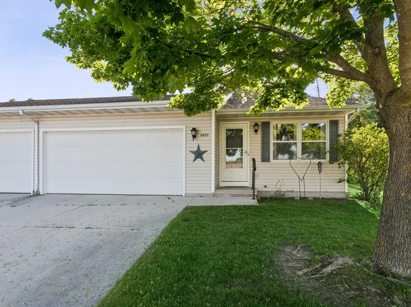 4537 Oaktree Ct, Manitowoc, WI 54220