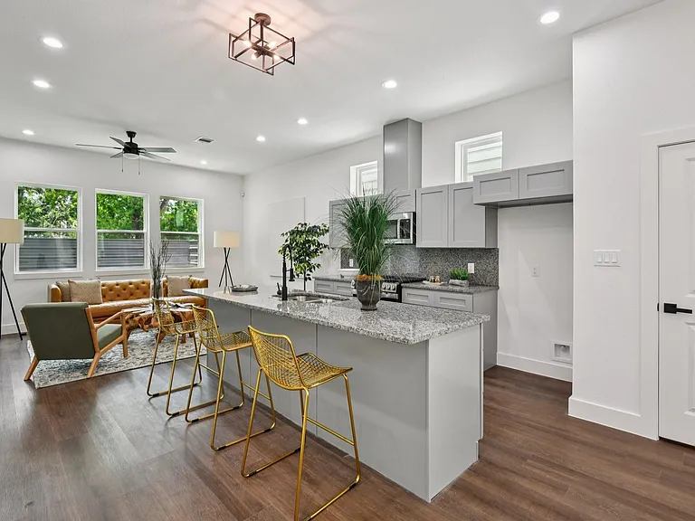 6808 Madrid St — Photo 15