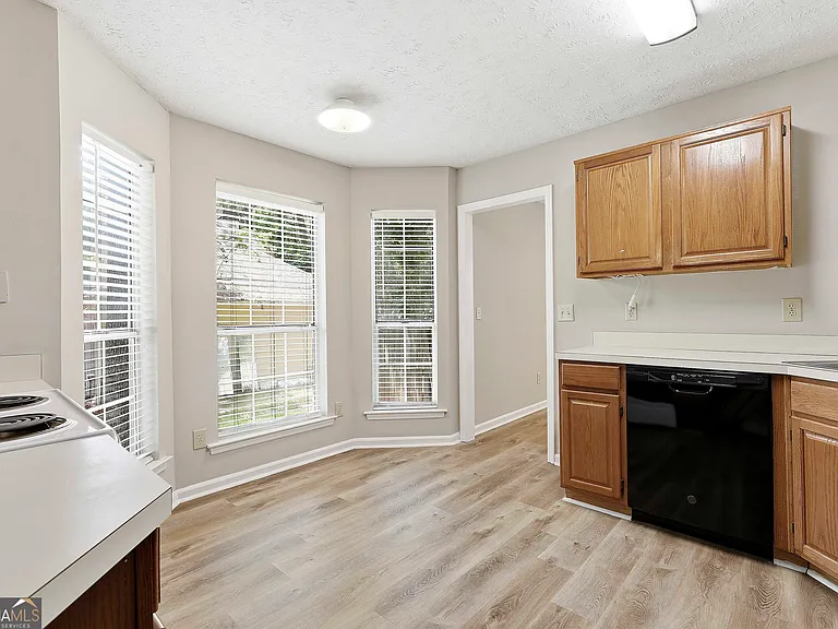 518 Longwood Ln — Photo 22
