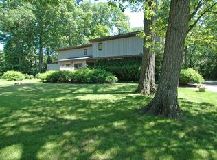 303 Briar Ln, Lake Bluff, IL 60044