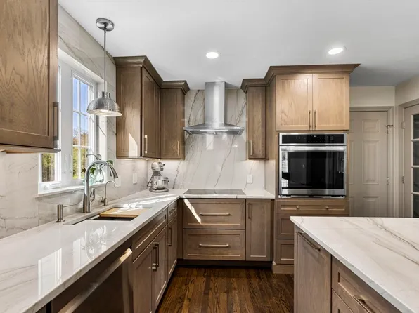 8 Orchard Way, Whitman, MA 02382