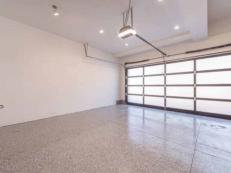 190 Speedboat Ave — Photo 38