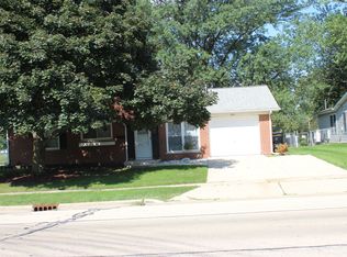 700 S Park Blvd, Streamwood, IL 60107