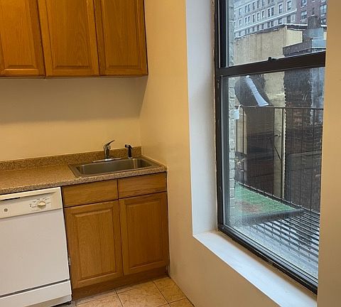 3rd image of 126 Lexington Ave #6NS