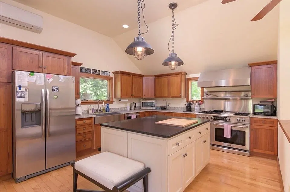 3 bed, 2623 sqft, $3,000 — Photo 3