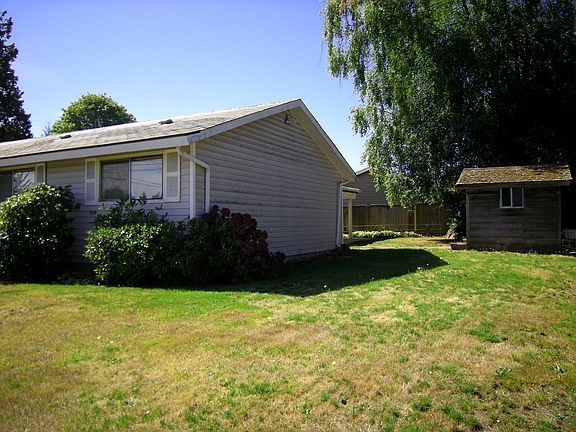 Side view towards backyard
