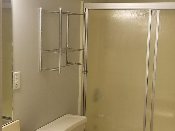 3rd image of 408 Northwood Dr #B