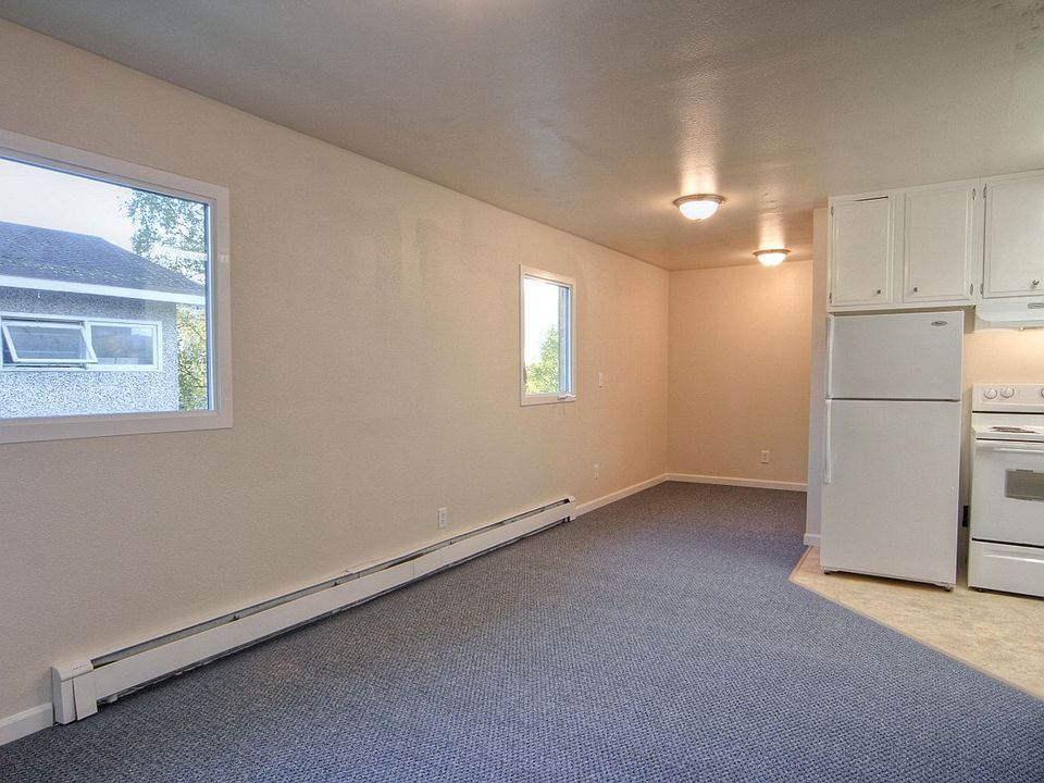 2nd image of 221 6th Ave #12