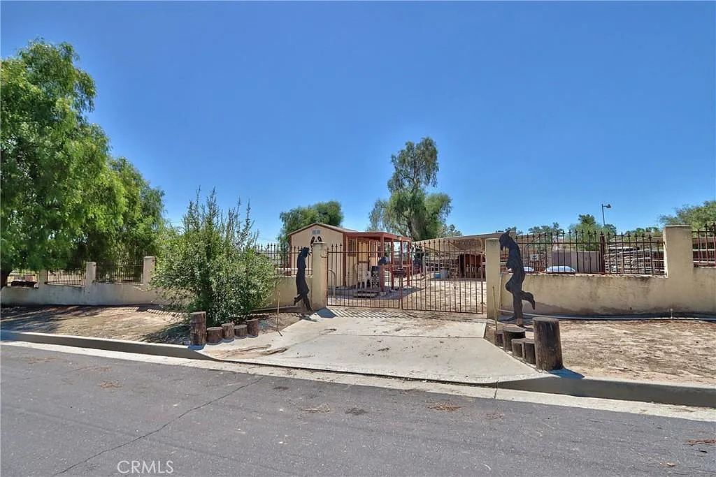 Lemon Ave, Perris — Photo 3