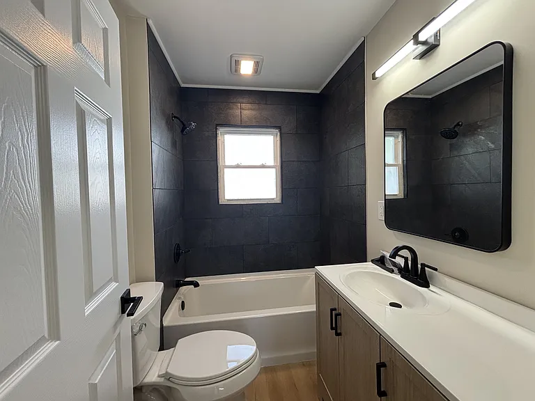 2130 Brady Ave — Photo 5