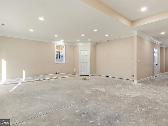 5th image of 620 Bluff Stone Dr