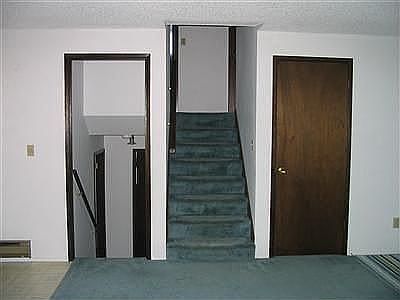Nice tri-level, 2 bedrooms/1 bath up, 2 bd 1/2 bath down 