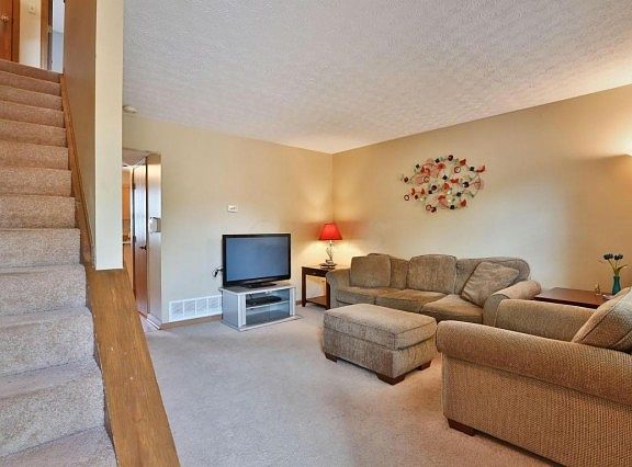 3rd image of 635 Mawyer Dr